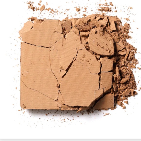 Jumbo Benefit Hoola Matte Bronzer - Picture 2 of 6